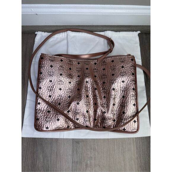 NWT MCM Monogram Printed Metallic Visetos Crossbody Pouch Champagne Medium $365 - Picture 13 of 13